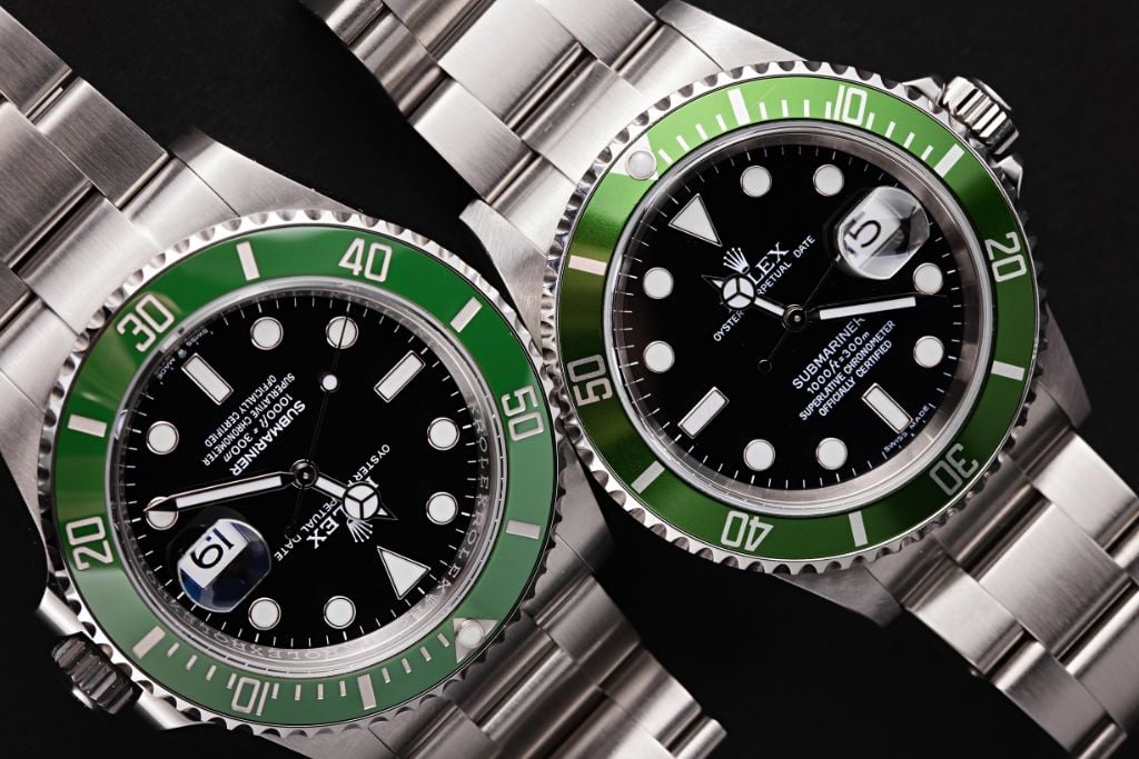 Rolex Submariner Kermit vs Starbucks - Similarities